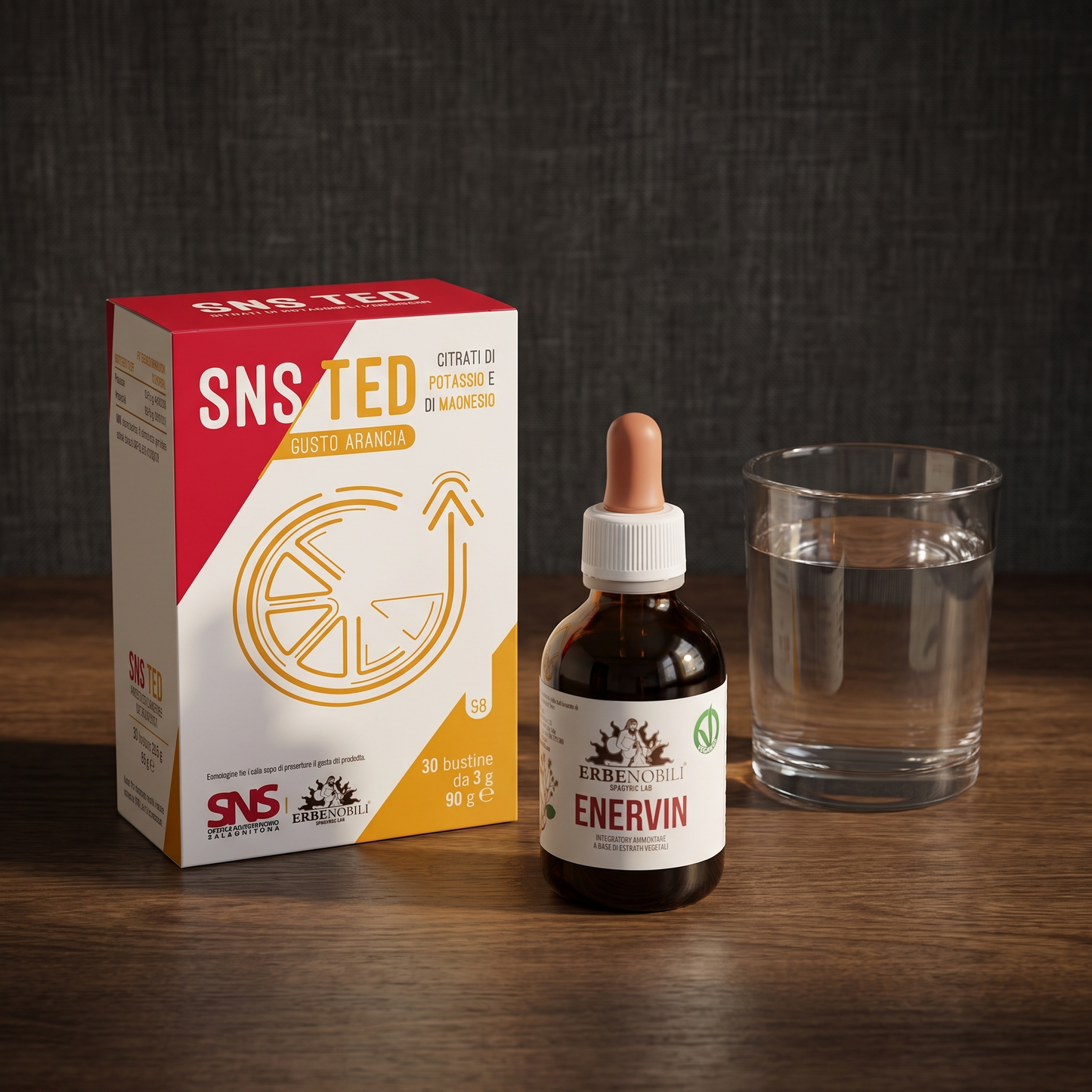 Kit Energia e Vitalità su scrivania in rovere scuro alla luce calda del mattino