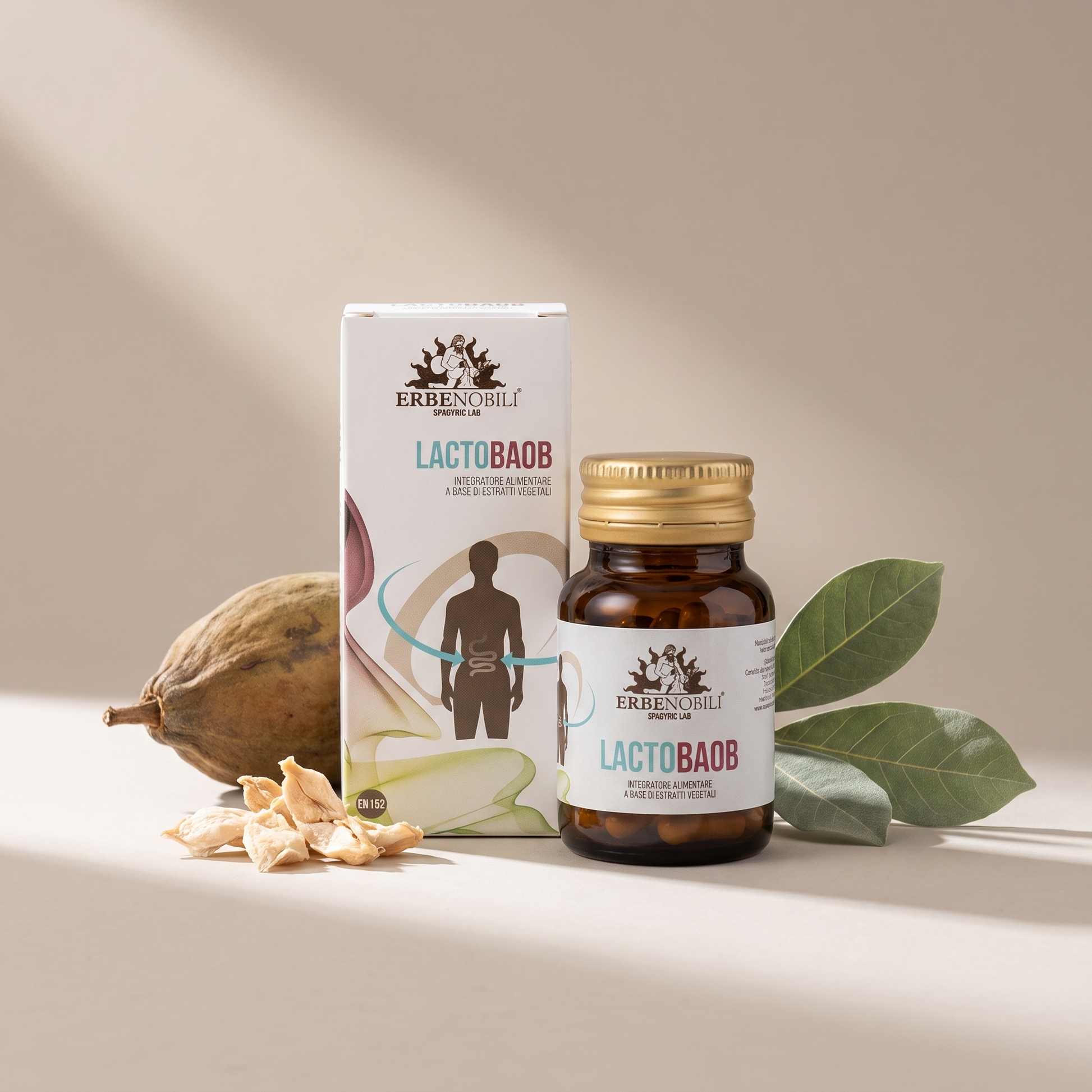 Frutto e polpa di baobab accanto ai prodotti del kit intestinale per il viaggio