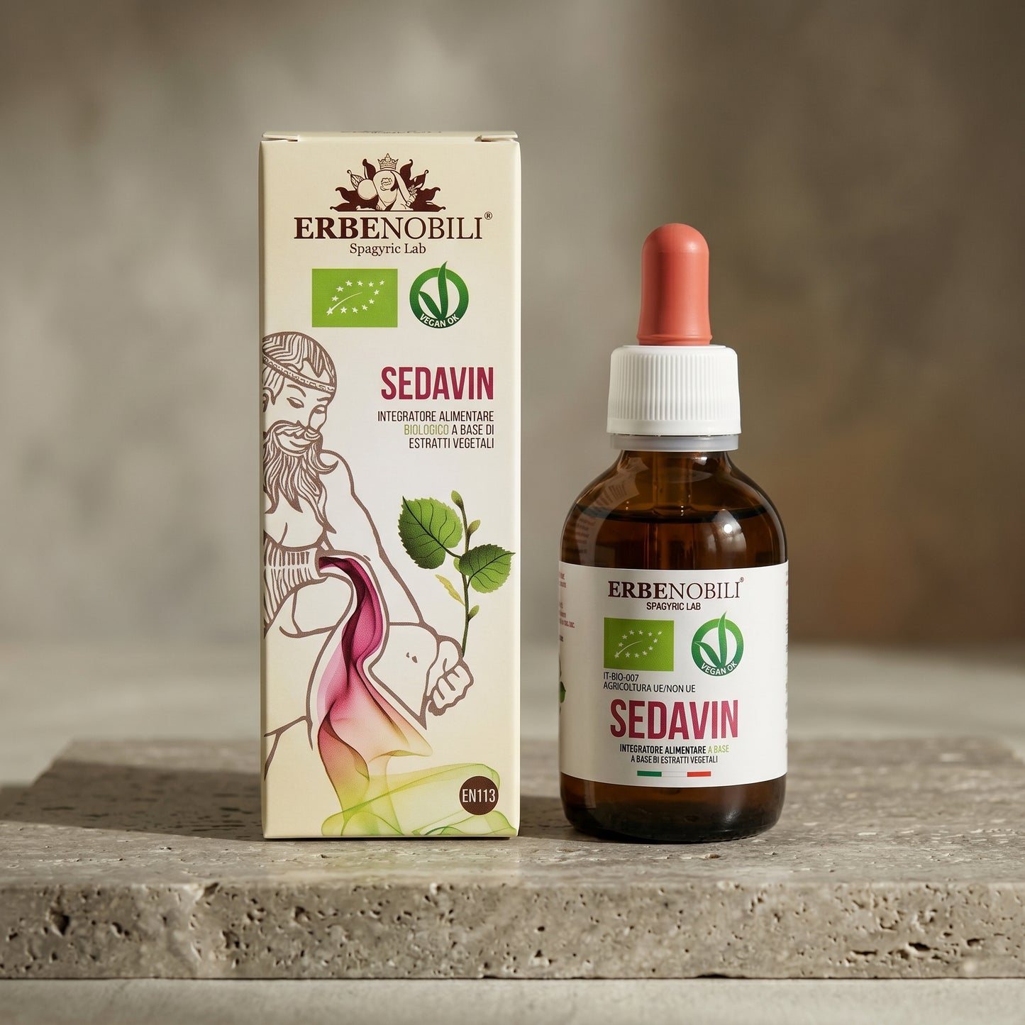 Flacone da 50 ml di SEDAVIN ErbeNobili accanto alla sua confezione, per mostrarne le dimensioni reali